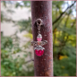 Preview: Charmanhänger „Glückselfe in Pink“