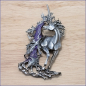 Preview: Brosche "Großes Einhorn" in der Farbe Zinn mit violettem Baum