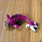 Preview: Brosche "Koi in Magenta"