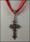 Preview: "Gothisches Kreuz" an leuchtend rotem Halsband