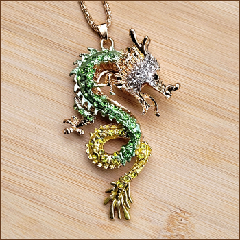 Halskette „Grüner chinesischer Glücksdrache“ – 72 cm