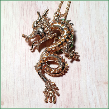 Halskette „Grüner chinesischer Glücksdrache“ – 72 cm