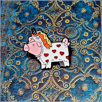 Pin „Schwein im Einhornkostüm“