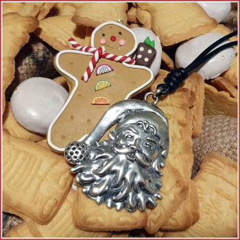 "Santa Claus" am langen Lederband