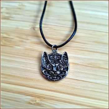 "Katzengöttin Bastet" an schwarzer Textilkordel - 44,5 cm