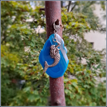 Charmanhänger / Schutzamulett „Blauer Achat & Meerjungfrau“ - Unikat