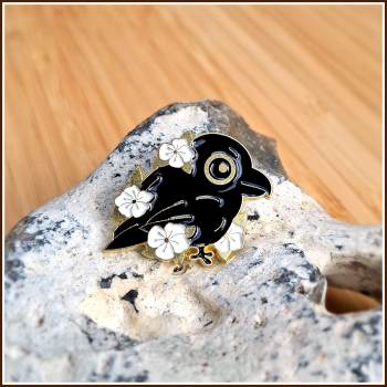 Pin "Rabe & weiße Blüten"