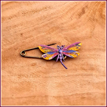 Schmuck-, Gewand- und Kiltnadel „Libelle Syksy“ - Unikat