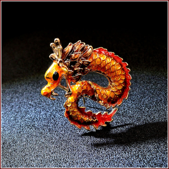 Brosche "Feuriger Glücksdrache"