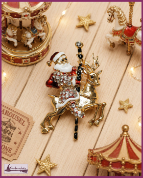 Brosche "Santa & sein Karussell-Rentier"