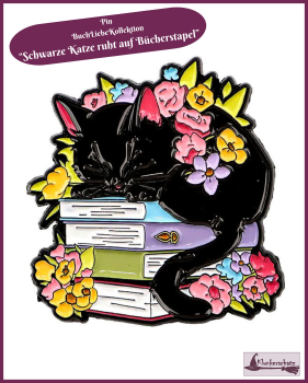 Preview: BuchLiebeKollektion – Pin „Schwarze Katze ruht auf Bücherstapel“