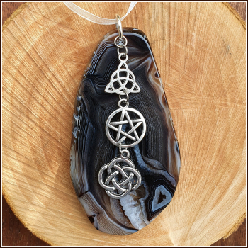 Sonnenstein /Fensterschmuck "Achat & Three Celtic Symbols" - Unikat