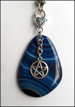 Charmanhänger / Schutzamulett "Blauer Achat & Pentagramm"