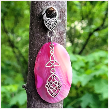 Charmanhänger / Schutzamulett "Achat & Triqueta & Knotwork"