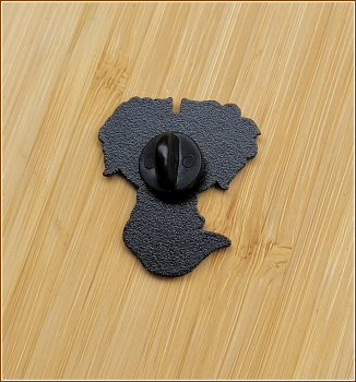 Pin "Axolotl" in Gelb und Apricot