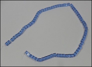 Perlenstrang "Würfel 5 x 5 mm - himmelblaues Glas"