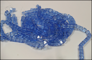Perlenstrang "Würfel 5 x 5 mm - himmelblaues Glas"
