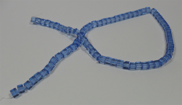 Perlenstrang "Würfel 5 x 5 mm - himmelblaues Glas"