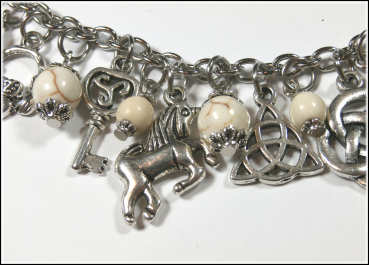 Bettelarmband "Celtic Trust" - Howlith & keltische Symbole