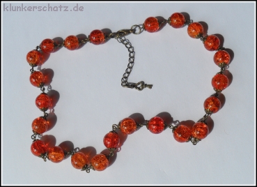 Collier aus orangen Crackle-Perlen