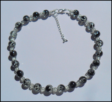 Collier aus klar-schwarzen Crackle-Perlen - Unikat!