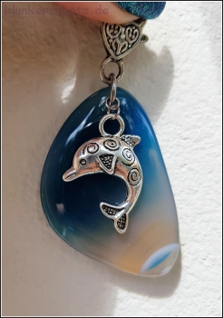 Charmanhänger / Schutzamulett "Blauer Achat & Delfin" - Unikat!