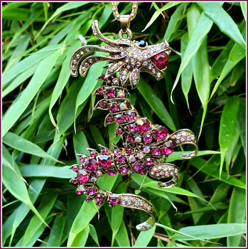 Halskette "Großer Drache des Purpurlichts"