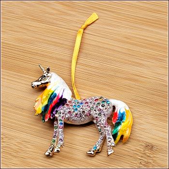 Geschenk-, Deko- oder Baumanhänger "Regenbogeneinhorn"