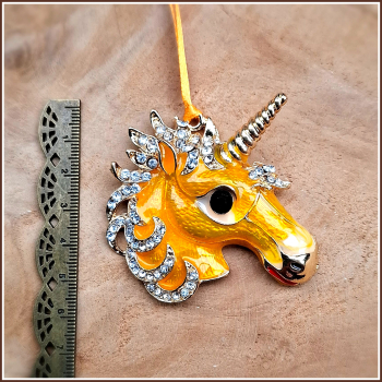 Preview: Geschenk-, Deko- oder Baumanhänger „Einhornkopf in Gelb“