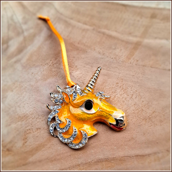 Geschenk-, Deko- oder Baumanhänger „Einhornkopf in Gelb“