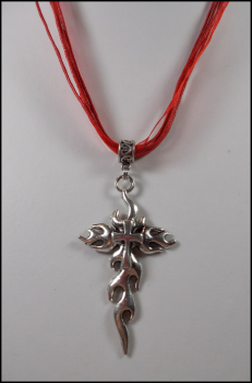 "Flammendes Kreuz" an feuerrotem Halsband