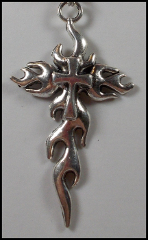 "Flammendes Kreuz" an feuerrotem Halsband