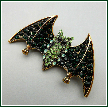 Brosche & Kettenanhänger - 2 in 1 - "Grüne Fledermaus"