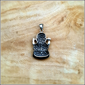 Kettenanhänger „Ganesha – der Überwinder aller Hindernisse“ aus Edelstahl