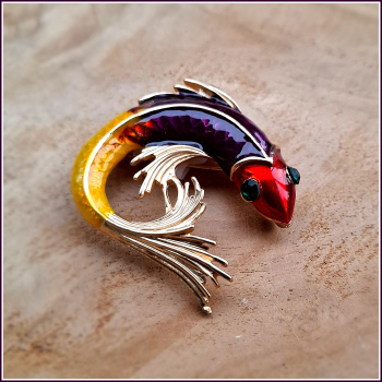 „Goldfisch“ in Gelb, Lila & Rot – Brosche & Kettenanhänger – 2 in 1