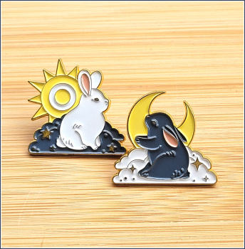Set aus 2 Pins "Hasen, Sonne & Mond"