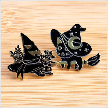"Hexenkatzen" - Set, bestehend aus zwei Pins