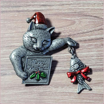 "Katers Weihnachtsgeschenk" - Brosche & Kettenanhänger - 2 in 1