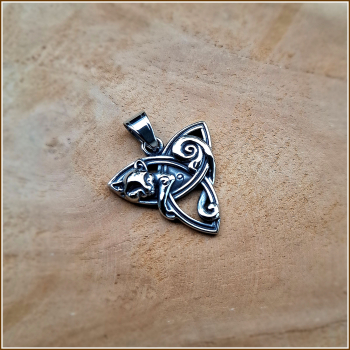 Kettenanhänger „Katze & Triqueta“ aus Edelstahl