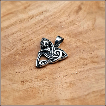 Kettenanhänger „Katze & Triqueta“ aus Edelstahl