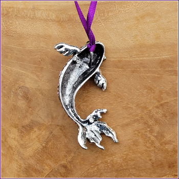 Geschenk-, Deko- oder Baumanhänger "Glitzernder Koi"
