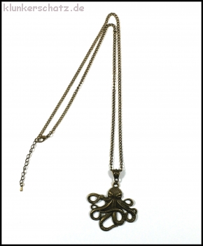 "Krake Octavian" an langer Kette