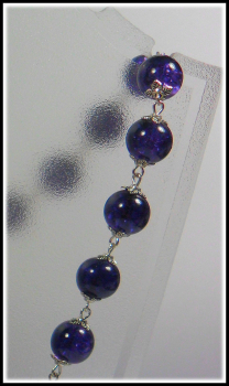 Collier aus Crackle-Perlen in Mitternachtsviolett