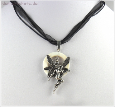 "Vollmondelfe" an schwarzem Halsband