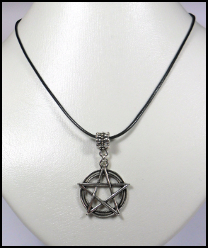 Kette "Pentagramm" am gewachsten Baumwollband
