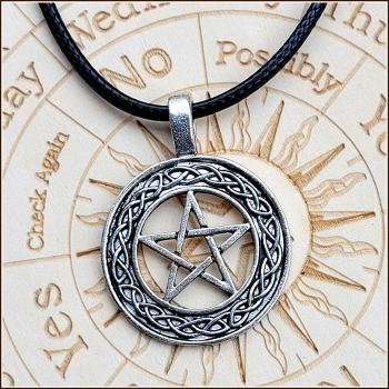 „Pentagramm“ an gewachster, schwarzer Baumwolle – 45 cm, plus Verlängerung