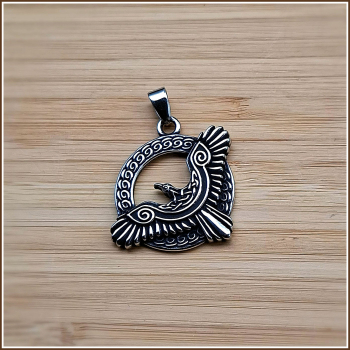 Preview: Kettenanhänger „Keltischer Rabe“ aus Edelstahl