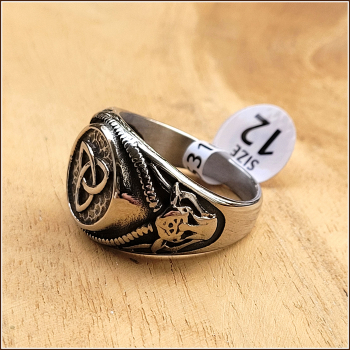 Preview: Ring  „Triqueta“ aus Edelstahl - Größe 12 - Einzelstück