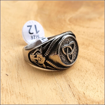 Preview: Ring  „Triqueta“ aus Edelstahl - Größe 12 - Einzelstück