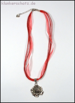 "Rose" an strahlend rotem Halsband